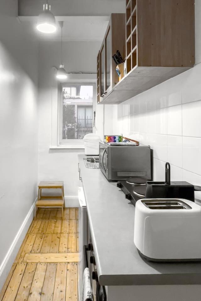 'sunnyside Up' Local Living By Bondi Apartment *